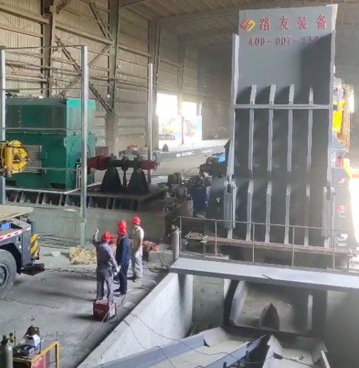 張家港傳來喜報(bào)，6000馬力破碎機(jī)安裝完畢。這個(gè)大家伙可不能小看它，每小時(shí)出料可高達(dá)150噸。